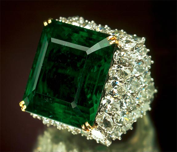 Gem Gallery Virtual Tour: This Emerald Was Worn by the Rulers of Baroda ...