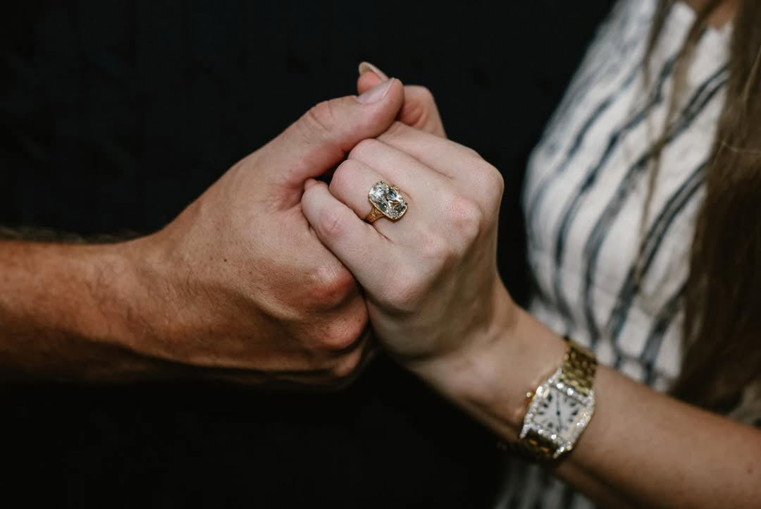 A Love Story Realized: Travis Kelce Proposes to Taylor Swift With Vintage Diamond